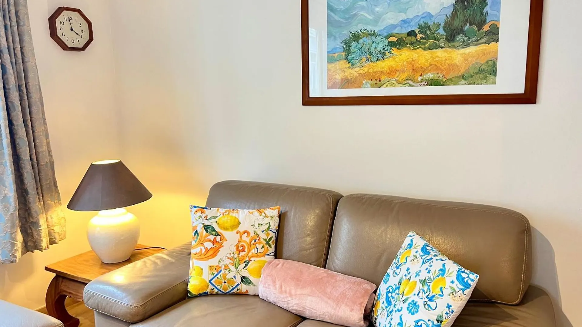 Elegant 3-Bedroom Apartment 安特卫普