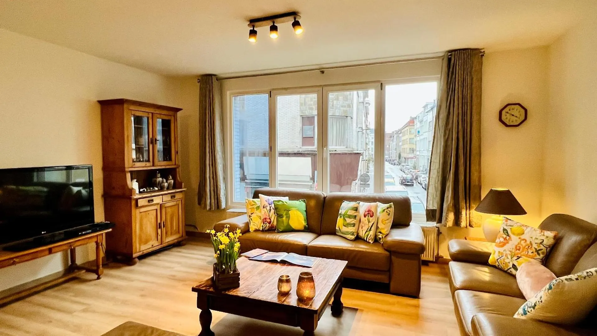 Elegant 3-Bedroom Apartment 安特卫普